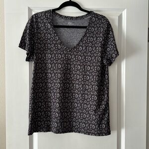 Market & Spruce Charcoal and Light Gray Leopard Print V-Neck Tee